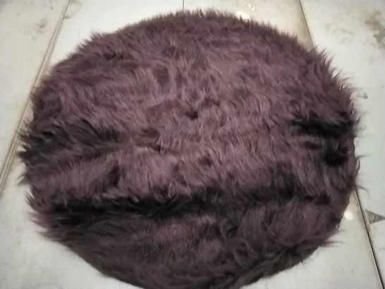 BRAND NEW BRUNS HEART HAND TUFTED PURPLE RUG - 60 CM ROUND 