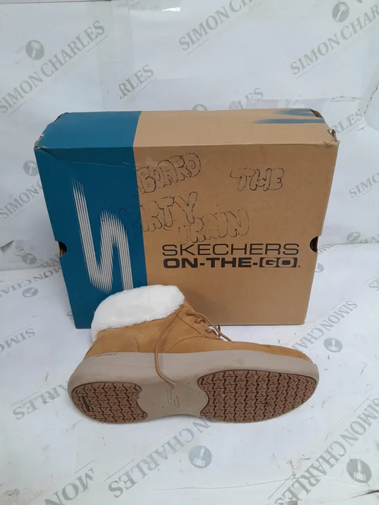 BOXED SKECHERS GO WALK ANKLE BOOTS SIZE 6 1/2