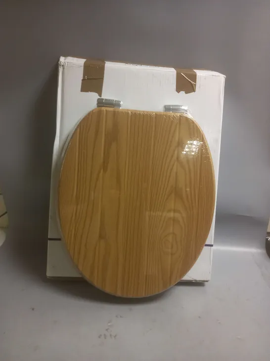 BOXED ANGEL SHIELD WOODEN TOILET SEAT