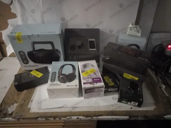 LOT OF APPROX 10 ASSORTED ITEMS TO INCLUDE RADIO, HEADPHONES, SPEAKER