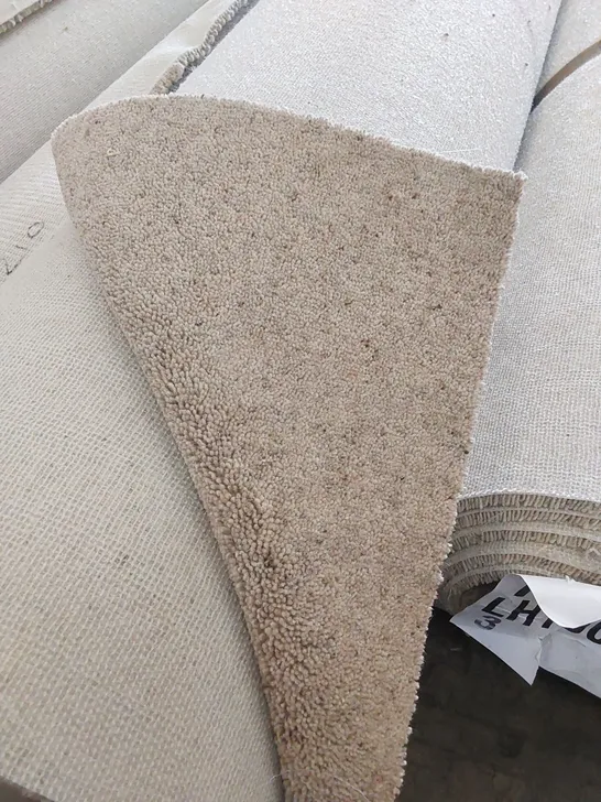 ROLL OF QUALITY DIM BERBER CLEVELAND WAY CARPET // SIZE: APPROX 4 X 8.05m