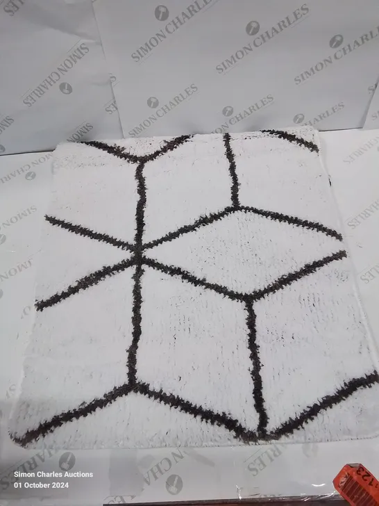 BRAND NEW PACO HOME WHITE ANTHRACITE KAUNAS 540 BATH MAT 50CM X 80CM 