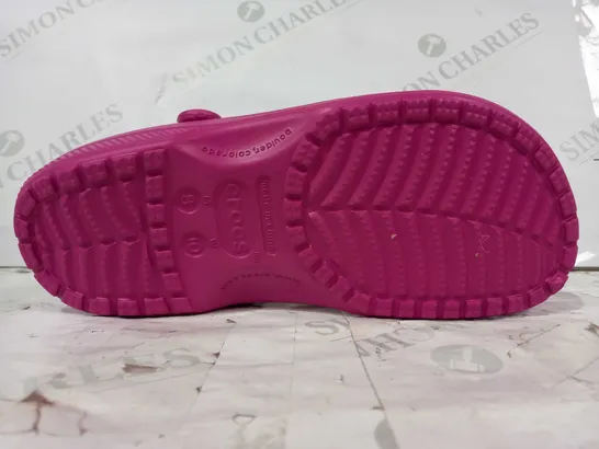 BOXED PAIR OF CROCS CLASSIC SHOES IN FUCHSIA SIZE M8/W10