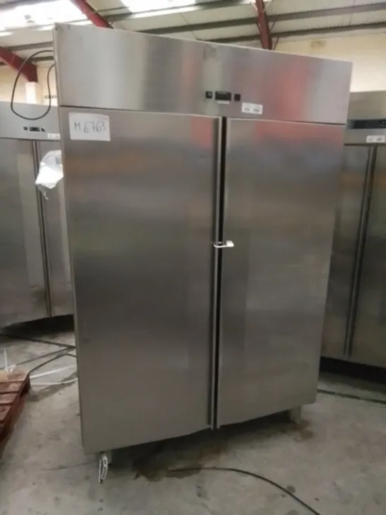 COMMERCIAL STAINLESS DOUBLE DOOR REFRIGERATED FOOD STORAGE UNIT 