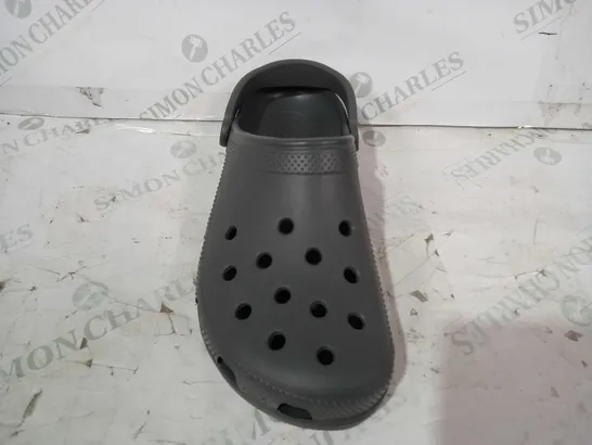 BOXED PAIR OF CROCS CLASSIC SHOES IN SLATE GREY SIZE M13