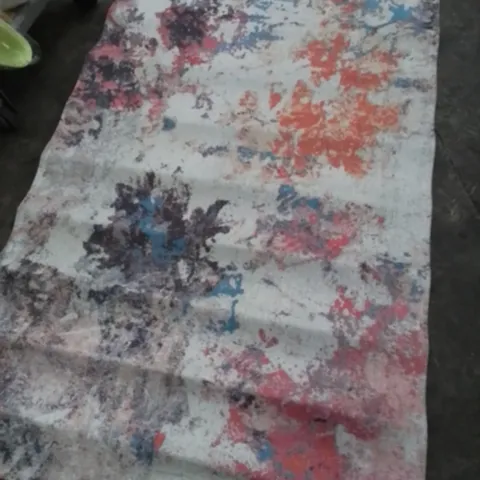 Designer rug with varied pattern 171x115cm