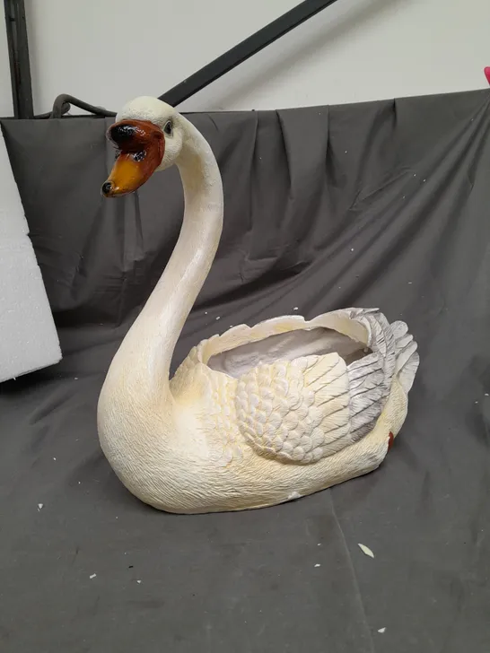 BOXED GARDEN SWAN PLANTER