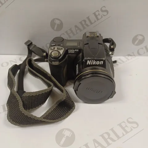 NIKON COOLPIX 5700 DIGITAL CAMERA 