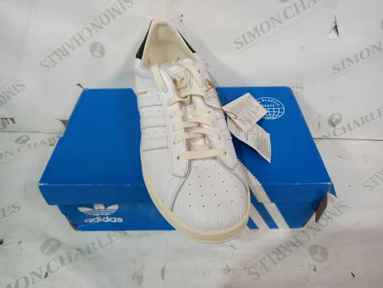 BOXED PAIR OF ADIDAS EARLHAM SHOES IN WHITE/BLACK/GOLD UK SIZE 10.5