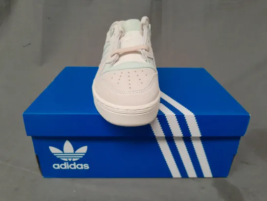 BOXED PAIR OF ADIDAS RIVALRY LOW W SHOES IN OFF WHITE/PASTEL GREEN UK SIZE 5