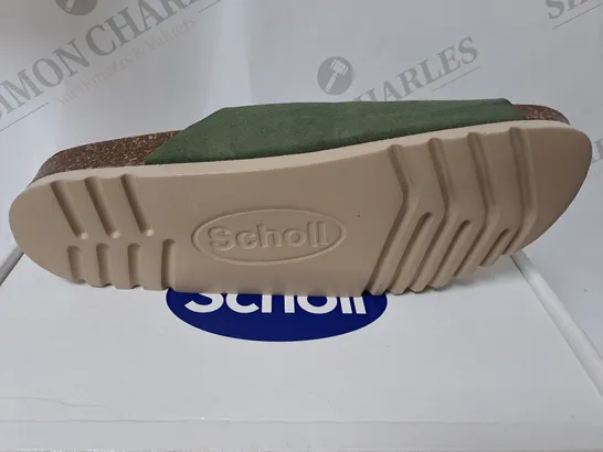 BOXED SCHOLL SANDLES IN GREEN SIZE 7  