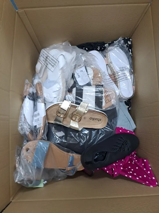 LARGE BOX OF APPROXIMATELY 25 ASSORTED CLOTHING ITEMS AND SHOES