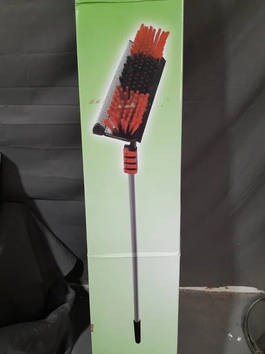 BOXED STARLY EXTENABLE 7M WATER BRUSH AND TELESCOPIC GUTTER BRUSH