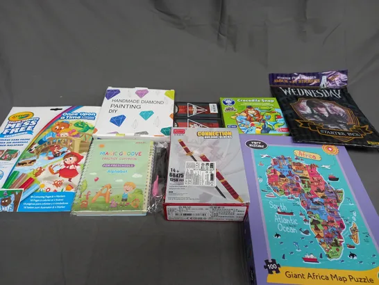 LARGE BOX OF ASSORTED TOYS AND GAMES TO INCLUDE JIGSAWS, BALL PIT BALLS AND CARD GAMES