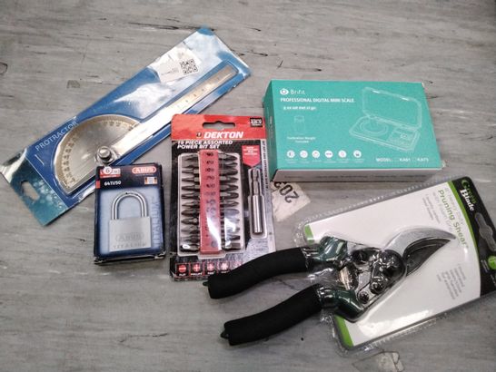 TOTE OF ASSORTED ITEMS INCLUDING STAINLESS STEEL PROTRACTOR, ABUS TITALIUM LOCK, DEKTON ASSORTED POWER BIT SET, BRITFIT PRO DIGITAL MINI SCALE, PRUNING SHEERS