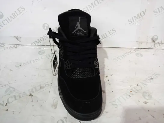 BOXED PAIR OF AIR JORDAN SHOES IN BLACK UK SIZE 9