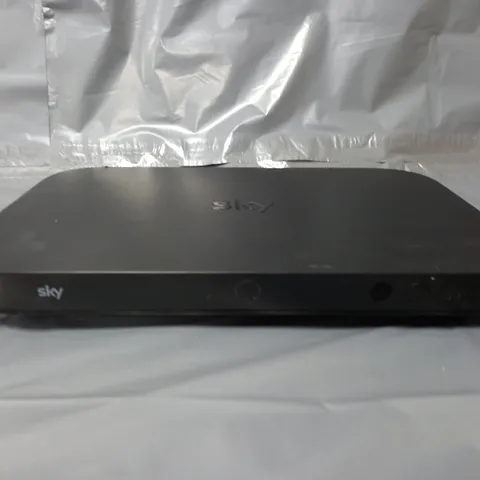 SKY Q BOX - ES130