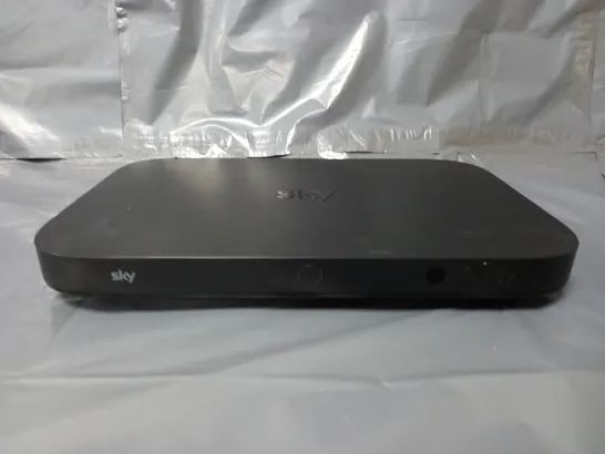 SKY Q BOX - ES130