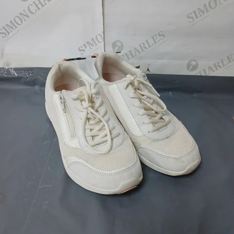 VIONIC AGILE TRAINERS WHITE SIZE 6