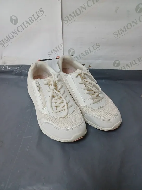 VIONIC AGILE TRAINERS WHITE SIZE 6