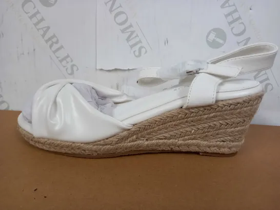 PAIR OF GLAMOROUS WEDGES (WHITE, LEATHER), SIZE 5 UK