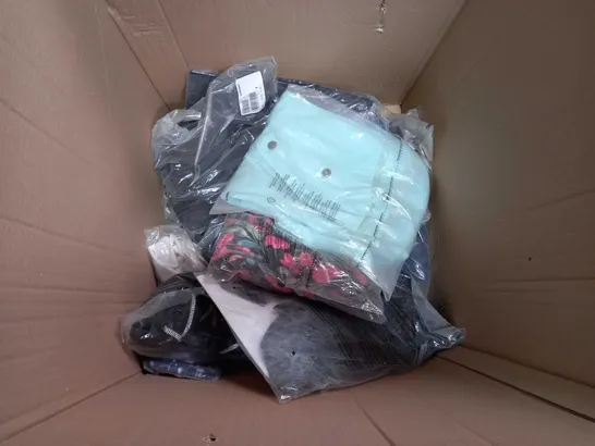 BOX OF APPROXIMATELY 30 ASSORTED ITEMS OF LADIES CLOTHING 