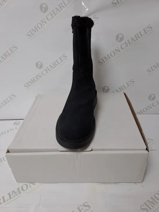 BOXED PAIR OF CLARKS WOMEN'S OPAL BOOTS - BLACK SUEDE // SIZE: 3 UK 