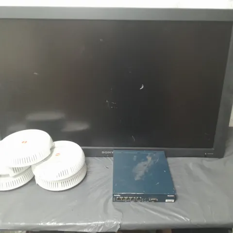 LOT OF 7 ASSORTED TECH ITEMS TO INCLUDE SONY DISPLAY MONITOR, XIRRUS XR600 ACCESS POINTS AND ACTELIS ETHERNET ACCESS