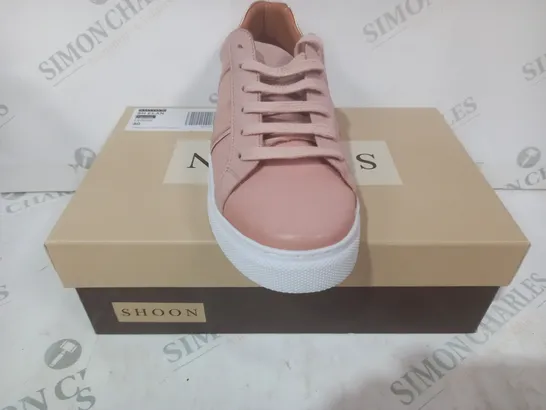 BOXED PAIR OF SHOON LACE UP TRAINERS IN PINK/METALLIC ROSE GOLD SIZE 7