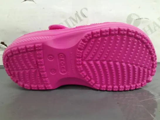 PAIR OF CROCS KIDS BAYA CLOGS IN PINK UK SIZE C10