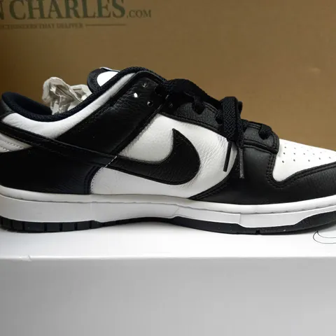 BOXED PAIR OF BLACK/WHITE LOGO NIKE TRAINERS - SIZE 8.5