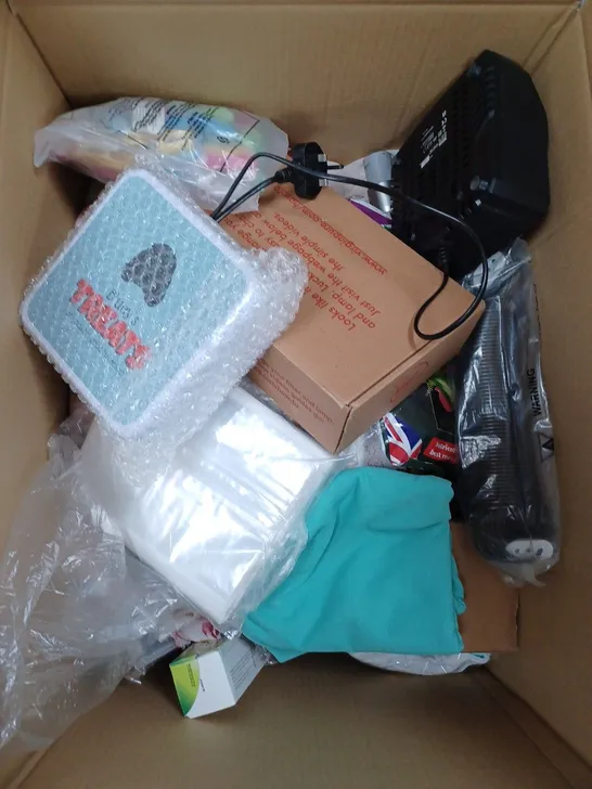 BOX OF APPROXIMATELY 15 HOUSEHOLD ITEMS TO CONTAIN SLEDGE HAMMER, METAL FOOD CONTAINER, MY LITTLE PONY LUNCH BOX ETC  