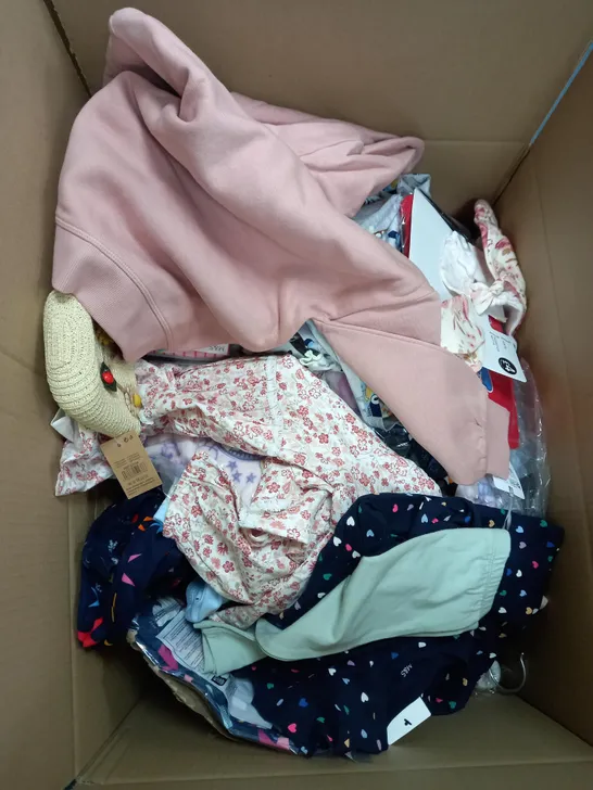 MEDIUM  BOX OF ASSORTED KIDS CLOTHING ITEMS TO INCLUDE BAGS, BABY GROWS AND DRESSES