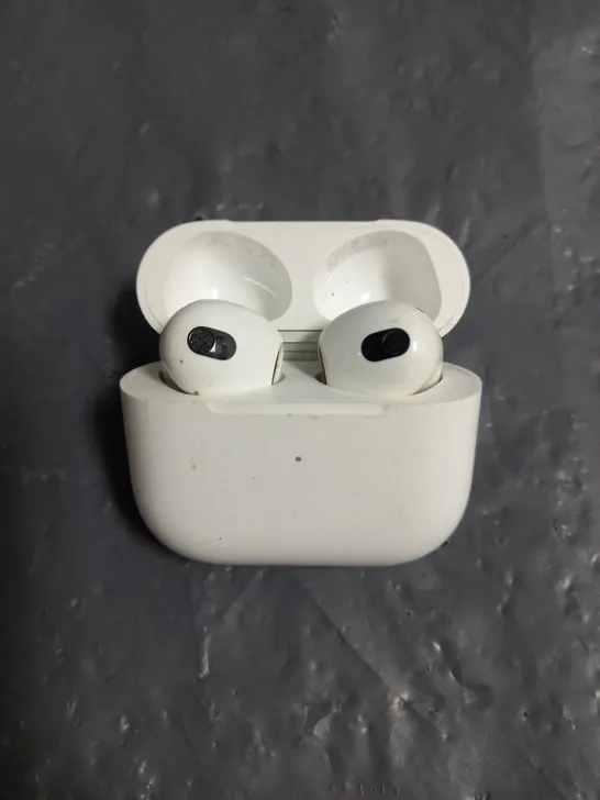 PAIR OF APPLE AIRPODS 3RD GEN IN WHITE