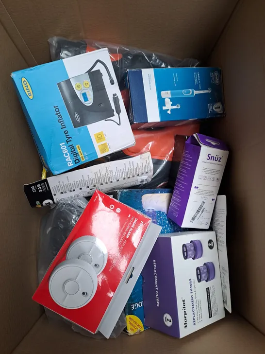 BOX OF APPROXIMATELY 15 ASSORTED ITEMS TO INCLUDE -DIGITAL TYRE INFLATOR, SMOKE ALARM, TOOTHBRUSH ETC