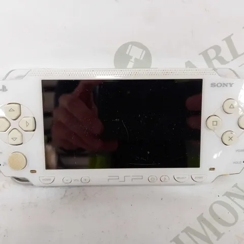 SONY PSP PORTABLE GAMING CONSOLE IN WHITE