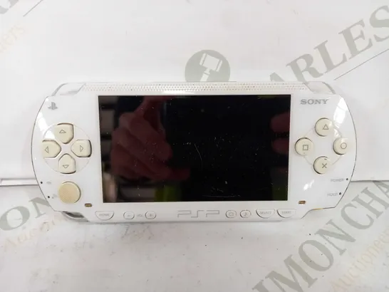 SONY PSP PORTABLE GAMING CONSOLE IN WHITE