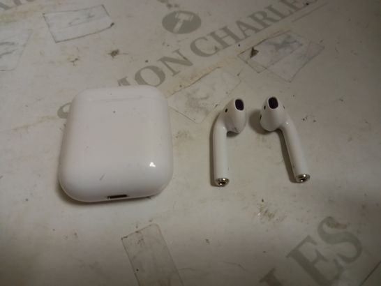 APPLE AIRPODS WITH CHARGING CASE 