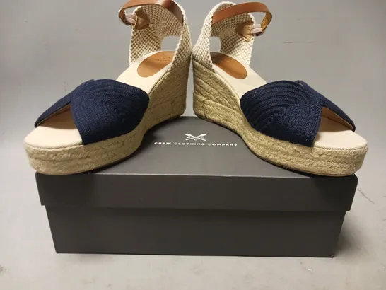 BOXED PAIR OF CREW CLOTHING COMPANY WILLOW OPEN TOE WEDGES IN NAVY EU SIZE 39