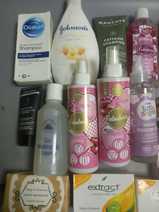 LOT OF APPROXIMATELY 20 ASSORTED HEALTH AND BEAUTY ITEMS TO INCLUDE JOHNSONS BABY LOTION, SENSODYNE TOOTHPASTE, EXTRACT SOAP AND MASSAGE MIST