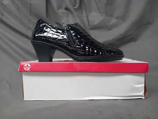 BOXED PAIR OF RIEKER SHOE BOOTS IN BLACK CROC SIZE 7.5