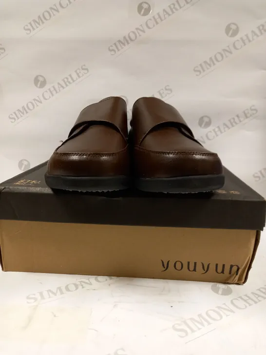 YOUYUN BROWN FAUX LEATHER SHOES SIZE UNKNOWN APPROX 6/7