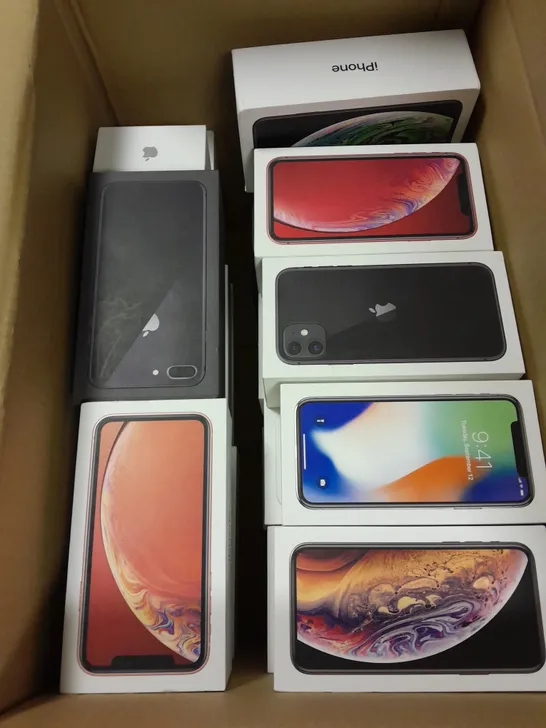 APPROXIMATELY 30 EMPTY SMARTPHONE DISPLAY BOXES FOR VARIOUS MODELS TO INCLUDE IPHONE & SAMSUNG 