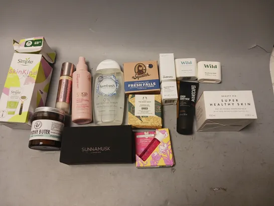 BOX OF APPROXIMATELY 20 COSMETIC ITEMS TO INCLUDE - DR SQUATCH SOAP, MANSCAPED CROP SOUTHER, AND THE ORDINARY NIACINAMIDE ETC.