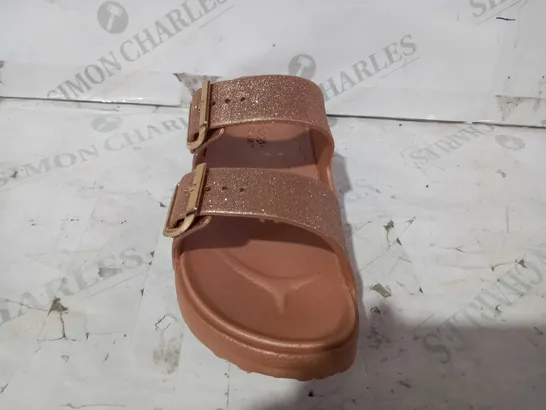 SKECHERS ROSE GOLD CALI GEAR SANDALS - SIZE 4