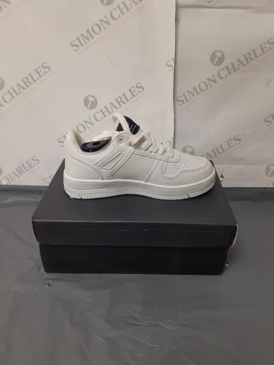 BEN SHERMAN JUNIOR CHILDREN'S WHITE TRAINERS SIZE 13