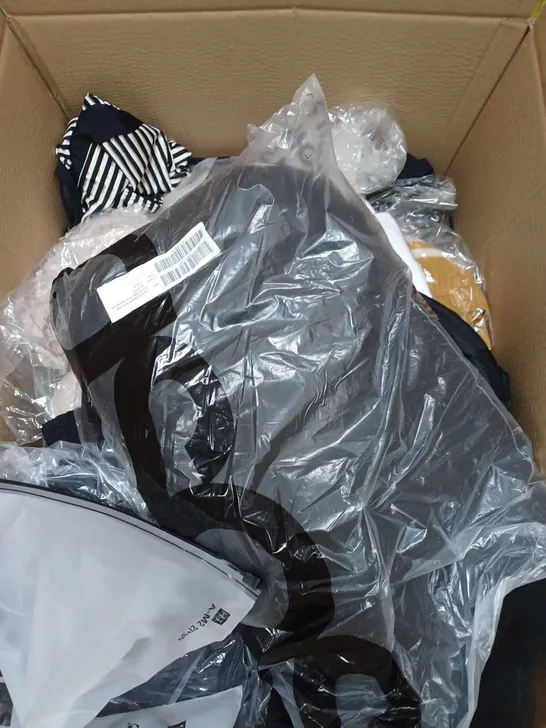 BOX OF APPROXIMATELY 22 ASSORTED CLOTHING ITEMS TO INCLUDE - SOCKS , JACKET , SHIRT ETC