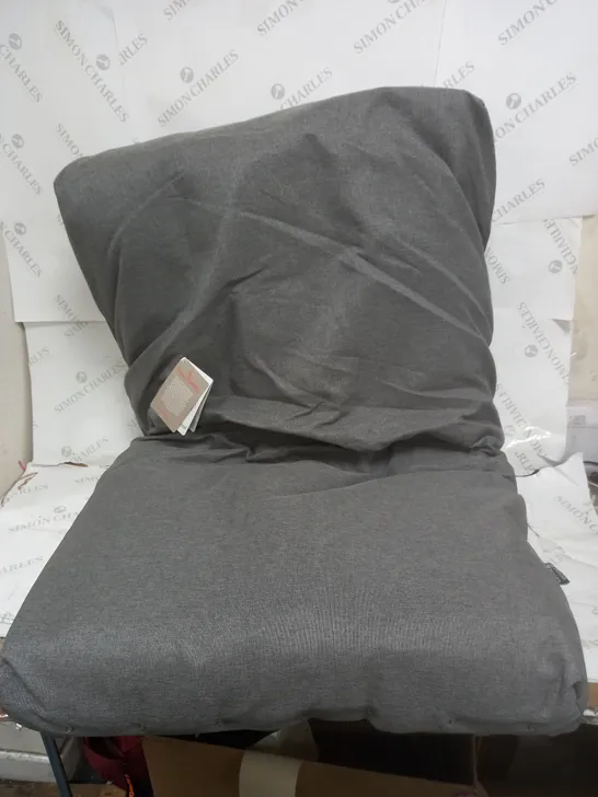 BOXED DANISH DESIGN ANTI-BACTERIAL DELUXE DUVET MEDIUM, FOR CATS & DOGS