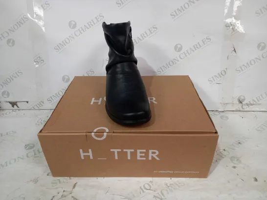 BOXED PAIR OF HOTTER WHISPER ANKLE BOOTS IN BLACK UK SIZE 4.5