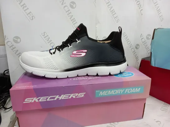 BOXED SKETCHERS MEMORY FOAM TRAINERS SIZE 7
